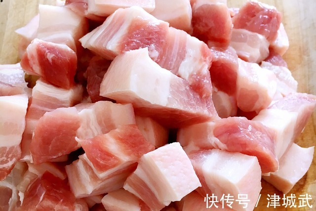 萝卜和它一起炖，味道特别鲜！热腾腾端上桌，营养下饭，吃完暖和