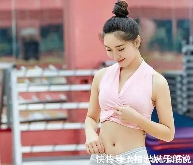 紧身衣 穿搭紧身打底裤简单而耐看,彰显女性不一样的时尚朝气和成熟魅力