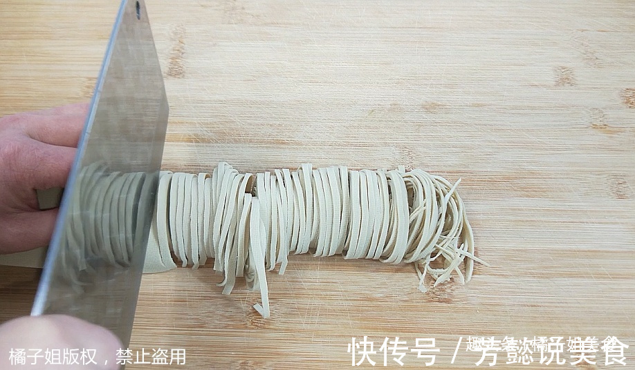 豆腐皮想要好吃有秘诀，用这个方法一做，好吃解腻，真的美味极了