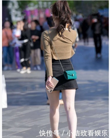 韵味|短打背心搭配黑色短裙,端庄优雅,韵味十足