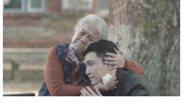 张艺兴|扫黑风暴：朱怀旭扮张艺兴奶奶，不仅唐山话圈粉，还贡献高光剧情