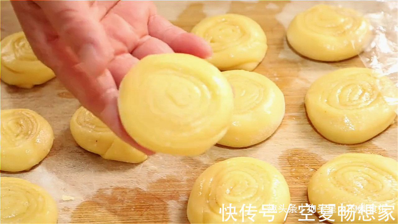 鸡蛋|面粉加鸡蛋的美味做法，外皮酥脆，层次丰富，看着都流口水