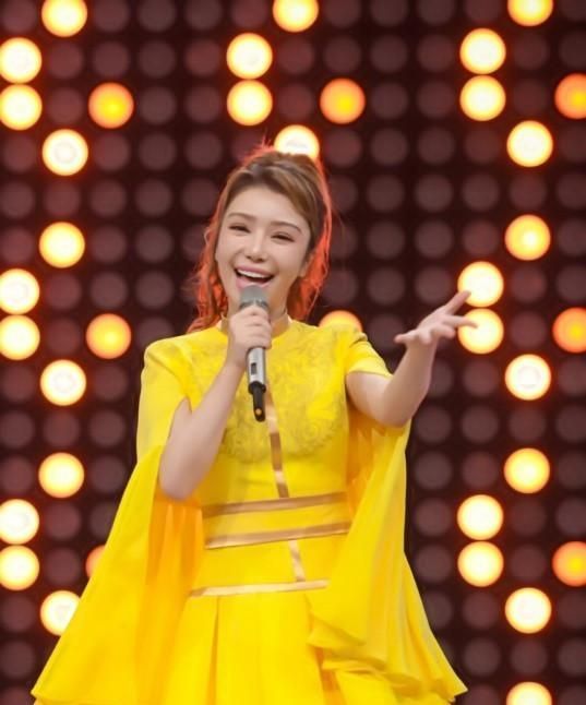 选手 央视当家花旦维妮娜:真心为选手着想的主持人