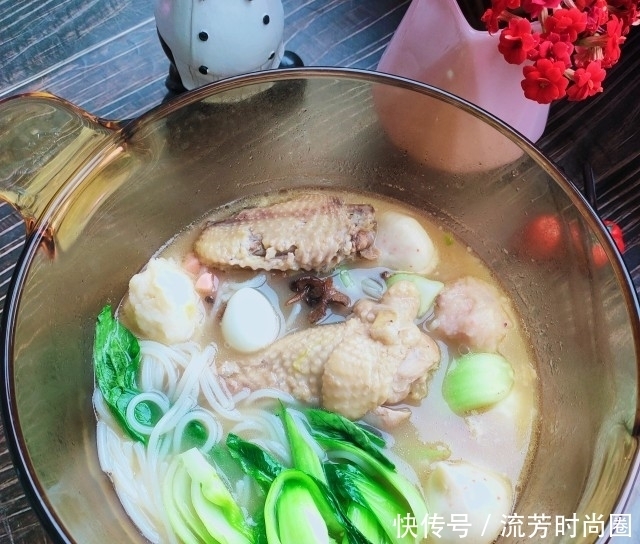  鸡汤米线，味道鲜美，顺滑可口