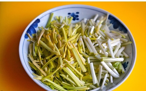 下饭|和黑木耳是绝配,这样炒开胃又下饭,冬天要多吃