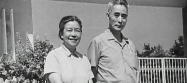 竟然|顽固战犯竟然有个好妻子,在爱意被拒绝后,仍坚持去功德林探望