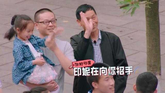 父母|爸爸姓“吴”,随口给孩子取的名字,连户口工作人员都说好听