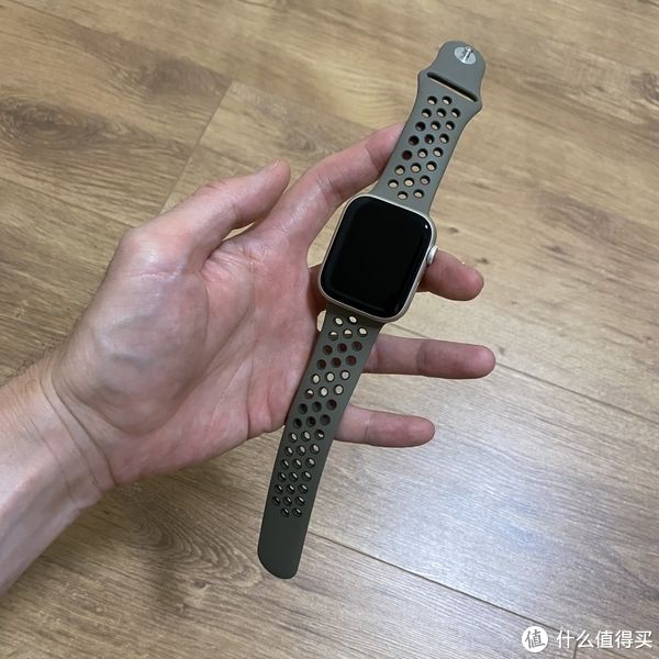 iphone|我的跑步装备 篇一百一十五：完全可以当跑表！Apple Watch S7 Nike 45mm蜂窝版（附与5代对比）