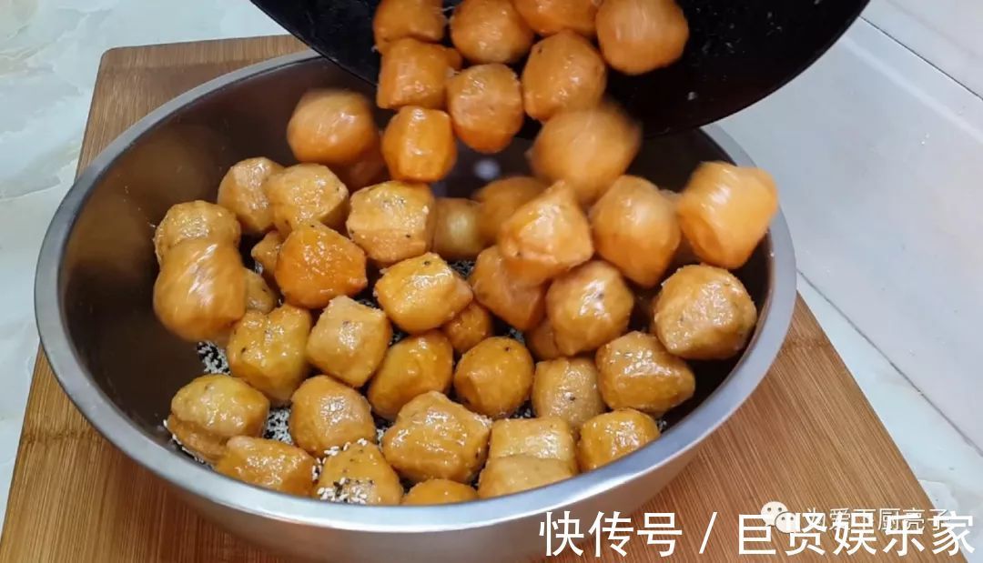 1斤面粉,4个鸡蛋,锅里炒一炒,教你做创意小零食,比麻花都好吃