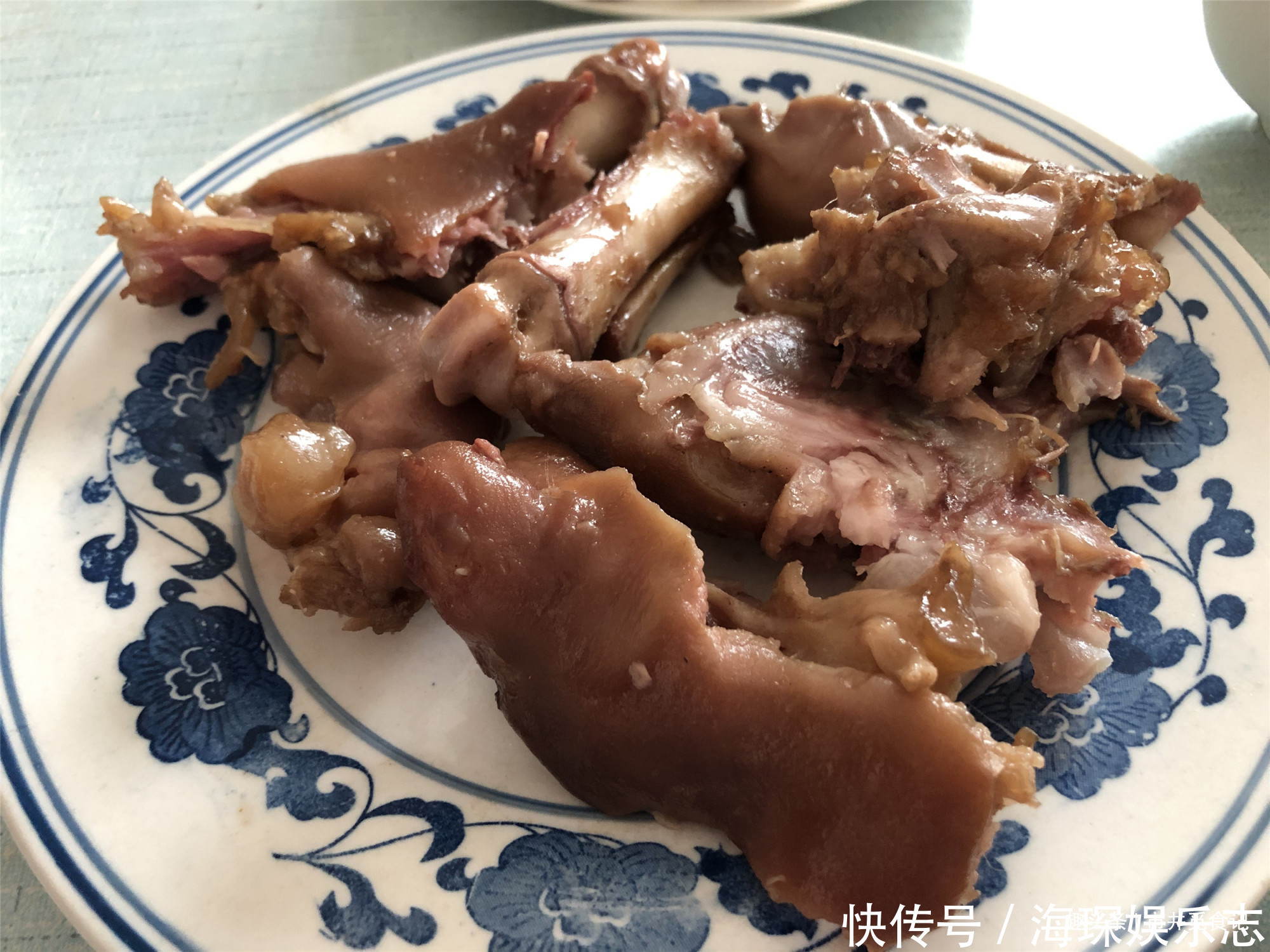 同学|老同学开车千里找我,没去大饭店,小店点6盘菜,同学太懂我了