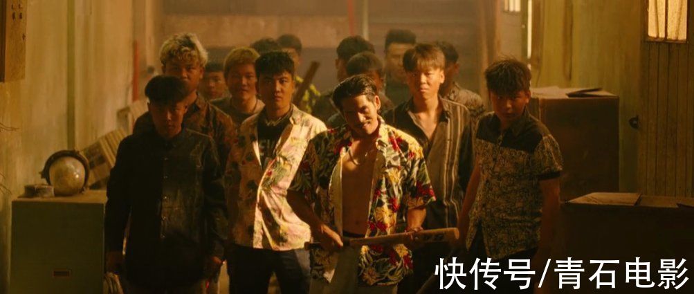 边抽烟边加油、豆瓣掉到仅剩3分，陈小春新片怎么又刷低下限了？