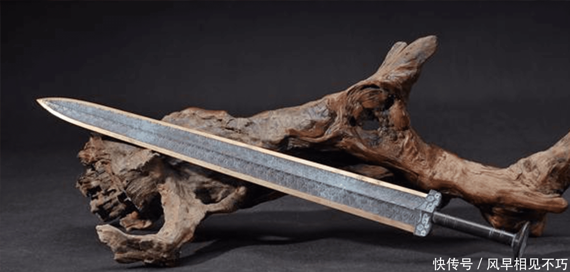 越王勾践剑历经千年不锈,专家在X光下照射,直呼:这不可能