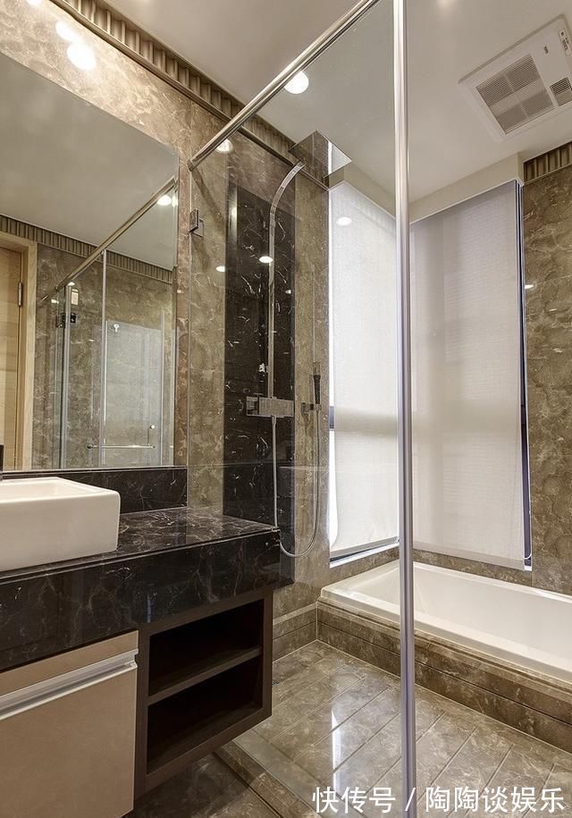 新房|新房装修太漂亮了,玄关吊顶竟然是镜面的设计不禁让人眼前一亮