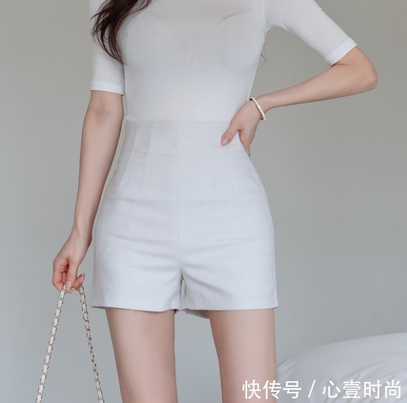搭配|女神孙允珠时尚搭配:粉色柔情水漾清新淡色半袖裙