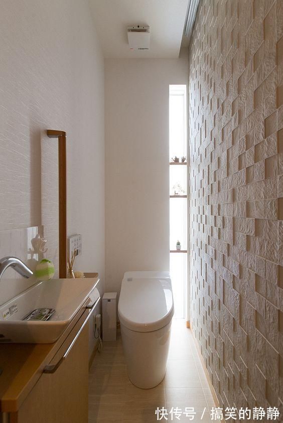 外墙|谁也别拦我留一拃宽玻璃在卫生间,15公分一排到底,采光亮堂堂