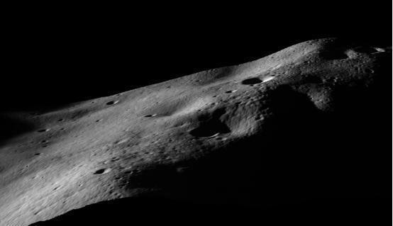 月球上的巨石在移动,科学家怀疑其背后有推力,无人知道那是什么