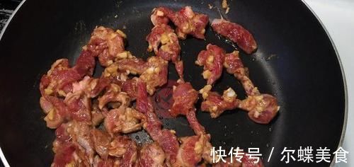 青椒|洋葱和它天生一对,好吃下饭,宁可不吃肉也要吃它,清血管降血糖