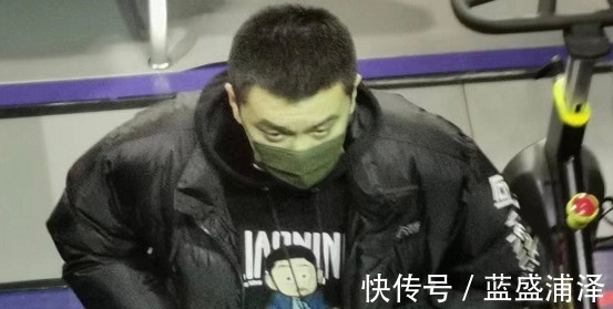 任骏飞|杨鸣观战!杜锋一扫阴霾,赛后低调,元旦大战易建联成胜负手!