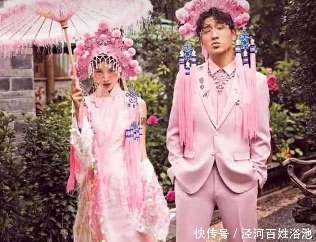 婚纱照|男子穿着粉红的的衣服,和女子拍婚纱照,网友:新郎的表情亮了
