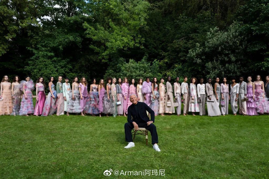 87岁的阿玛尼老爷子，依然是把高级做得最优雅的人|T型台 | shine