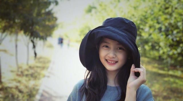 黄磊|有种逆袭叫曹格女儿,曾被吐槽像蜡笔小新,褪去婴儿肥后却很漂亮