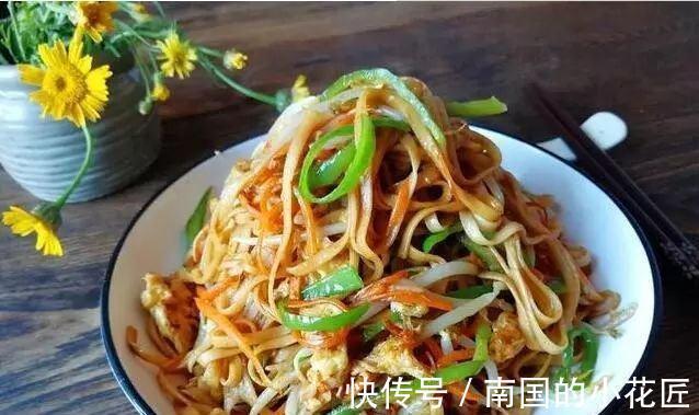 做法|挂面试试这种做法,太好吃了,做早餐营养丰富!