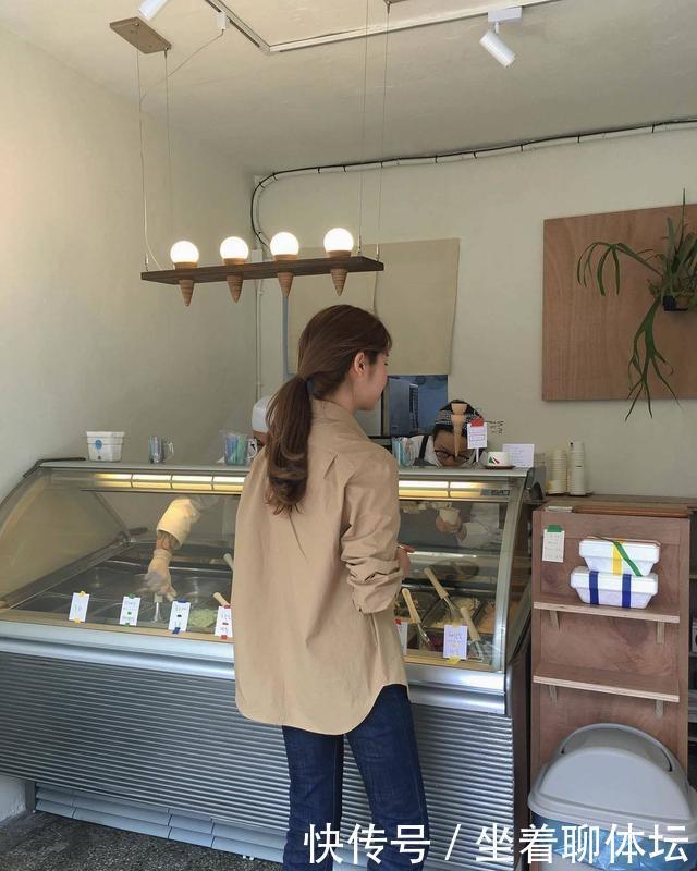 喷雾|年末聚会大家都披头散发就没意思了！这几款秋冬长发的发型才够美