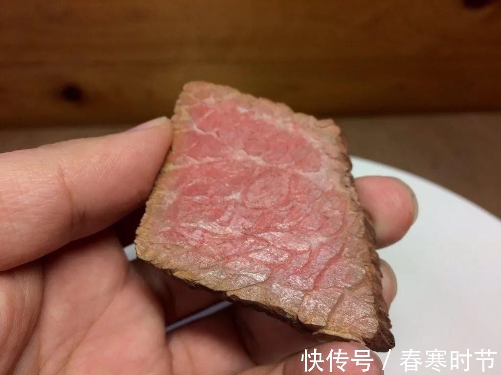 美食!他用木头雕刻超逼真美食,虽不能吃,可比真的食物值钱多了