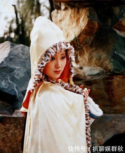 贾母&为什么黛玉能和丫环情同姐妹,宝钗却不能?不仅是性格的问题