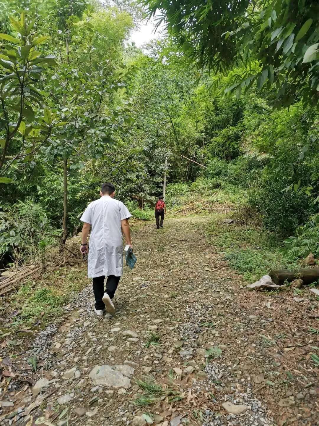 瓯海郭溪为失能老人送医上门