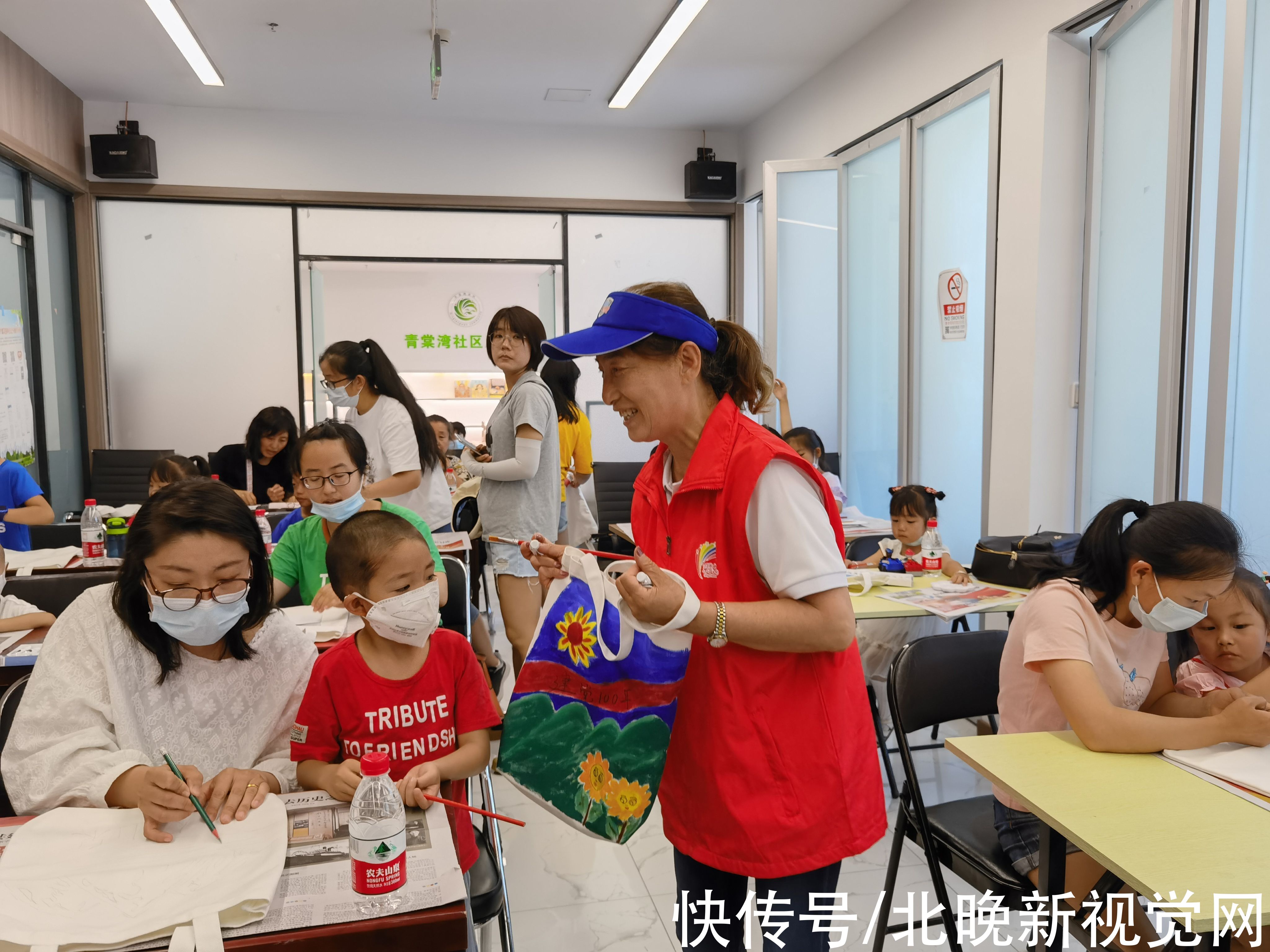 儿女|异乡照料孙辈、重建社交圈，随迁老人的“北漂”生活还好吗？