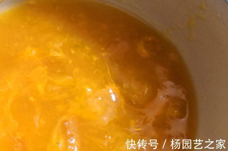 水果|秋天，这水果正当季，维生素是苹果的十倍，用它煮粥，不燥还润肺