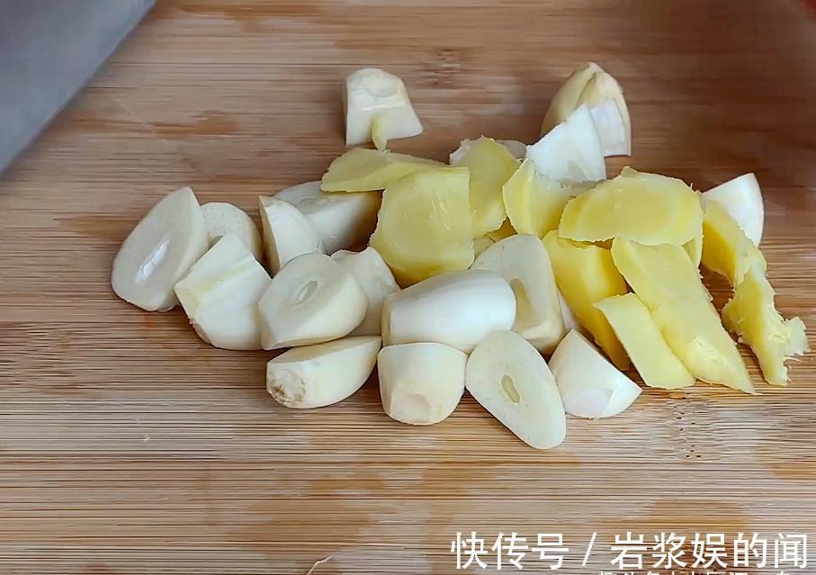 猪肝|把啤酒倒入猪肝中,这种做法真是太厉害了,出锅满屋飘香,真解馋