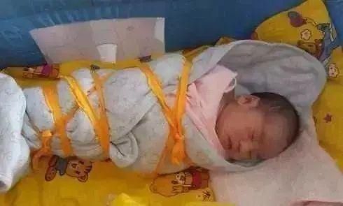 一个月|奶奶给满月孙子剃光眉毛,一个月后悔不当初,宝妈:您回老家吧