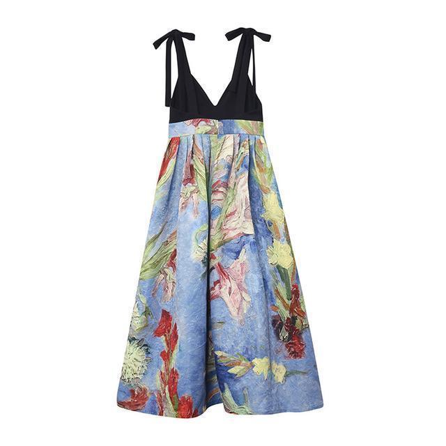 跟闺蜜出行背带裙让你显得更嫩