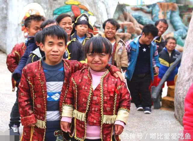 昆明大山有一个小人国，“小矮人”住蘑菇房，过着童话般的生活