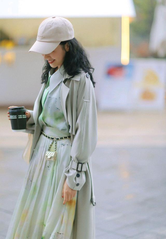 气质感|风衣又开始“流行”了,这几个搭配思路,让你时尚度更上一层楼