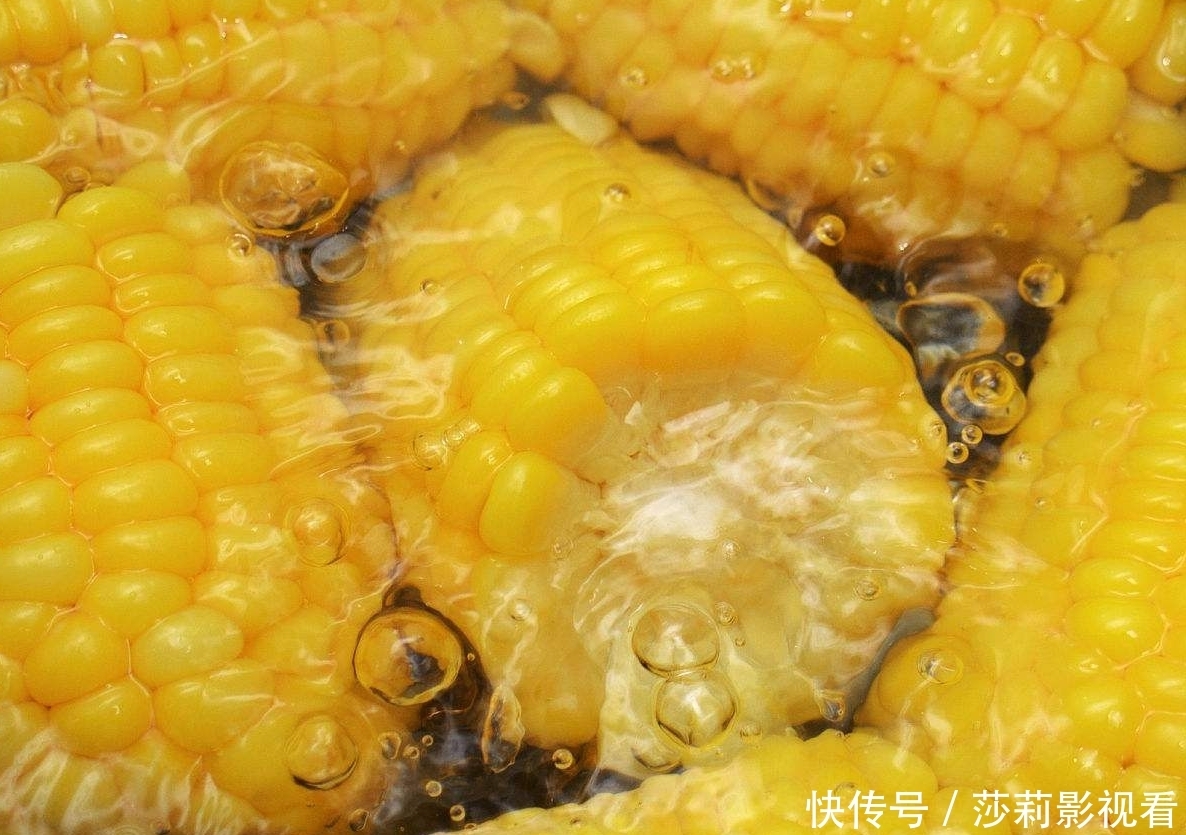 好吃|煮玉米时,记住三个小技巧,玉米香甜美味特别好吃
