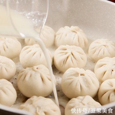 冰花生煎家庭版的做法来啦，一看就会，好吃又美味