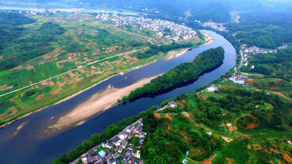 层峦|徽州3条自驾天路，串起了古徽州一半的美景，一路穿丘陵越层峦......