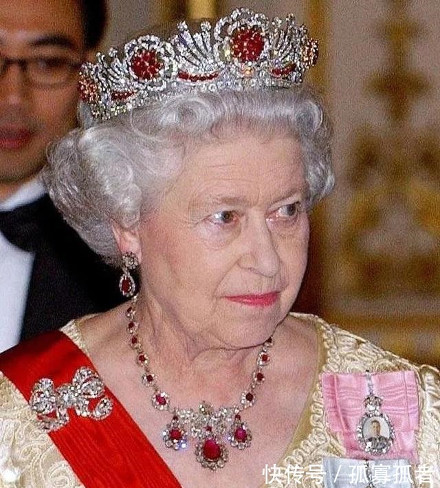 吊坠&那么重的耳环为什么却成为了王室女性的最爱!