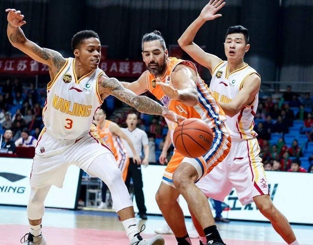 CB17连败!CBA倒数第一球队再创耻辱,北大榜眼狂砍40分也无能为力