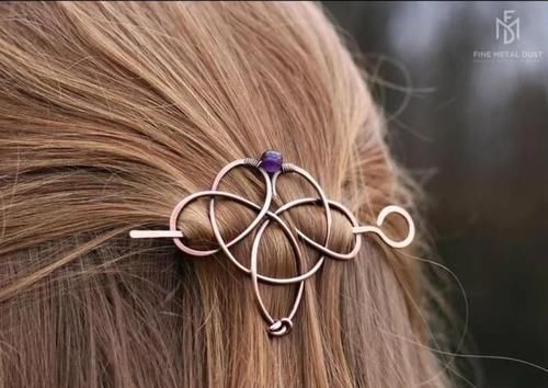 最简单的发型,配上最有创意的发饰,这个春夏,做最水灵的女孩