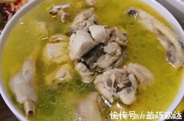 营养成分|炖鸡汤时,先放盐还是后放盐很多人都做错了,难怪汤不鲜也不香
