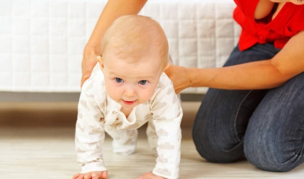 父母|“先爬后走”的孩子,和“不爬就走”的孩子,长大后有3个区别