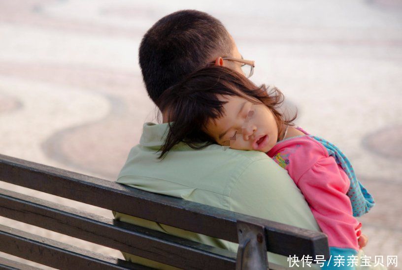 女孩儿|儿子不如女儿贴心?心理学家不这样认为,别冤枉了有爱的男孩