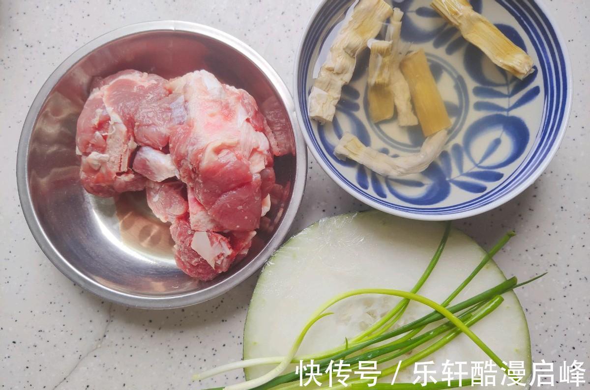 滋补|做排骨汤时放点“它”,解暑又滋补,隔三差五吃,轻松过夏