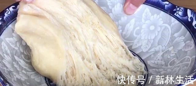 香甜|面粉里加2个鸡蛋，不用烤箱做小饼，香甜暄软，比面包简单好吃！