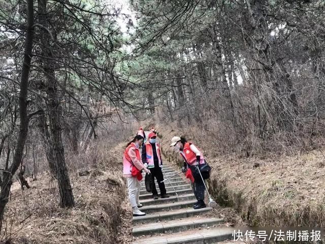 众人拾柴火焰高--黄龙文旅局支部开展文明旅游志愿服务