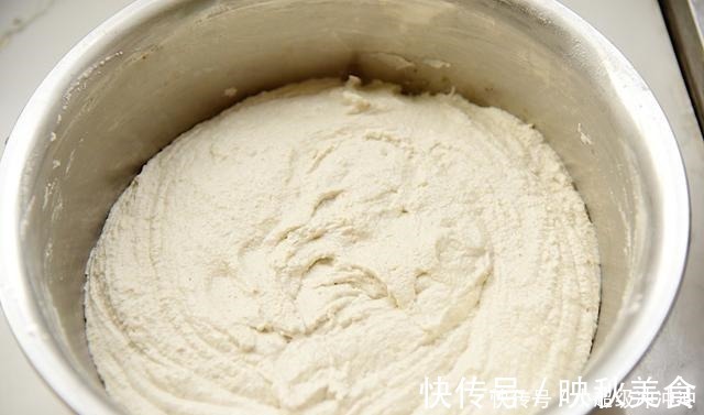面粉|小米新吃法,加入面粉一搅拌,锅中蒸一蒸,比面包还要松软